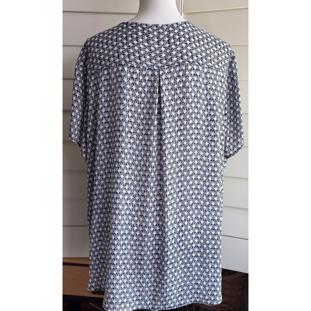 Maurices 3X Blue Geometric Print Blouse Zip Front Pocket Faux Wrap V Neck Top - Picture 2 of 9